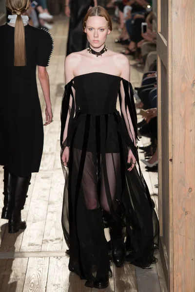 Look 14